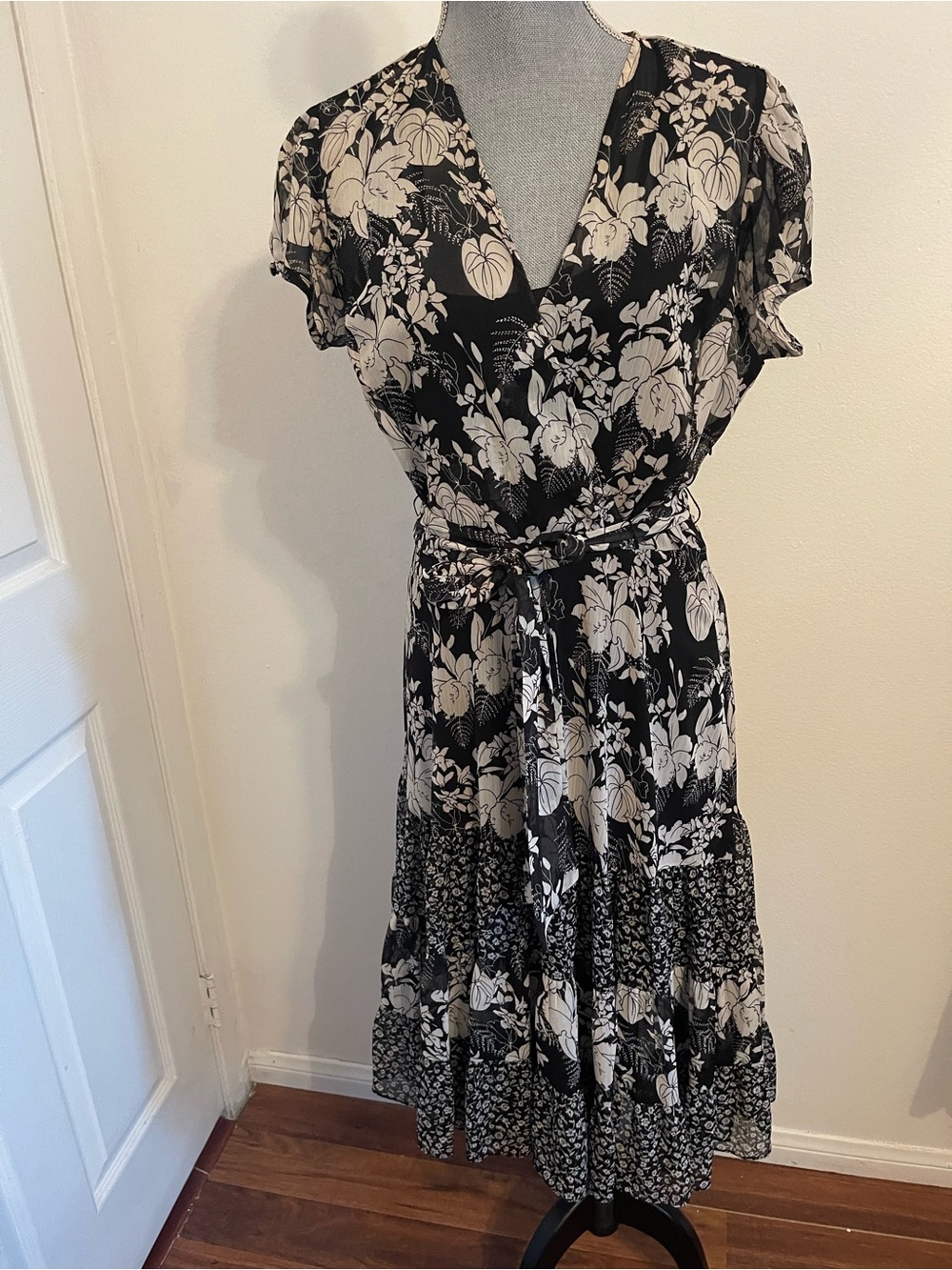 MSK Black and Cream Floral Wrap Dress with Tie Waist. Size Large